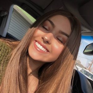 Meet your Posher, Alexis